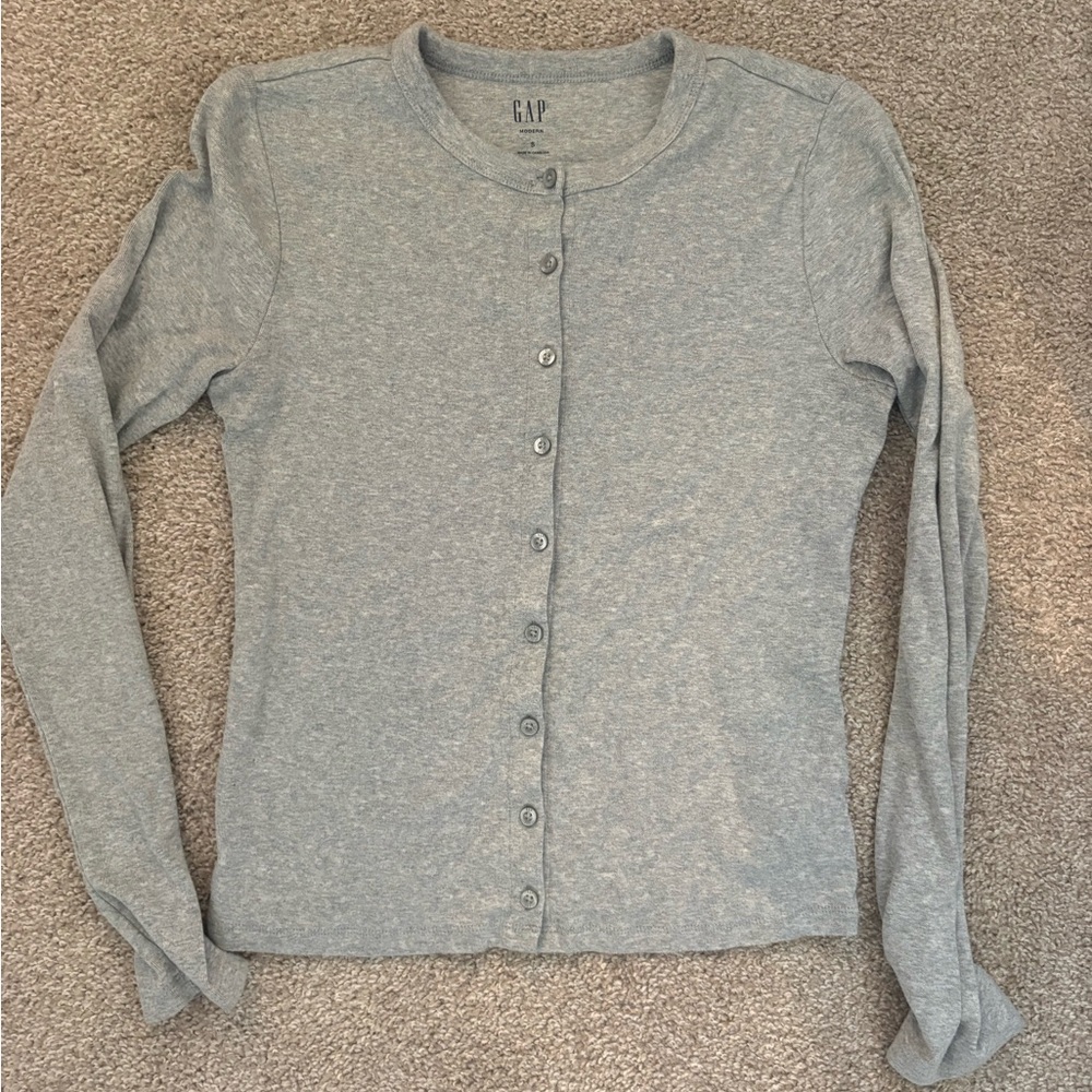 GAP Women's Light Gray Button-Down Shirt | Modern Crewneck